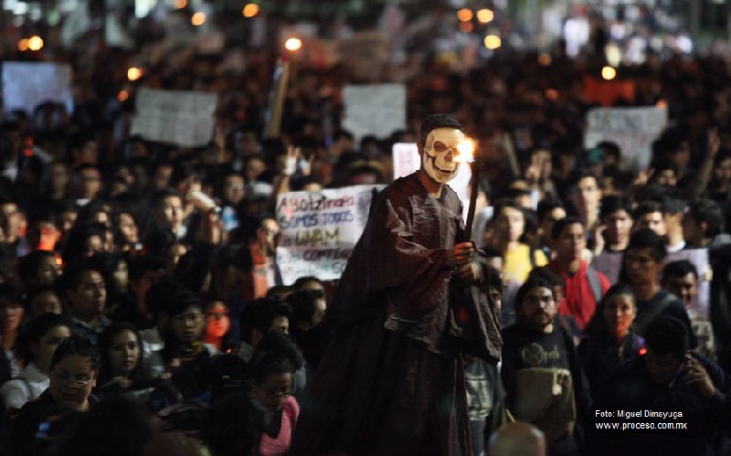 Desde el corazón del país, estudiantes le dicen al mundo: “México huele a muerte”