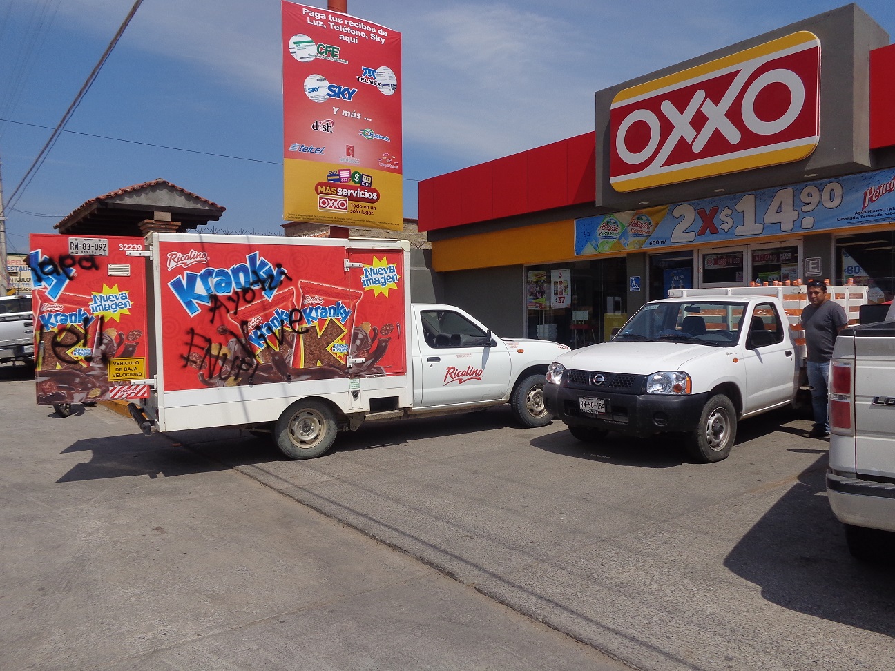 Normalistas de la ENUFI retienen camiones de alimentos, en apoyo a Ayotzinapa