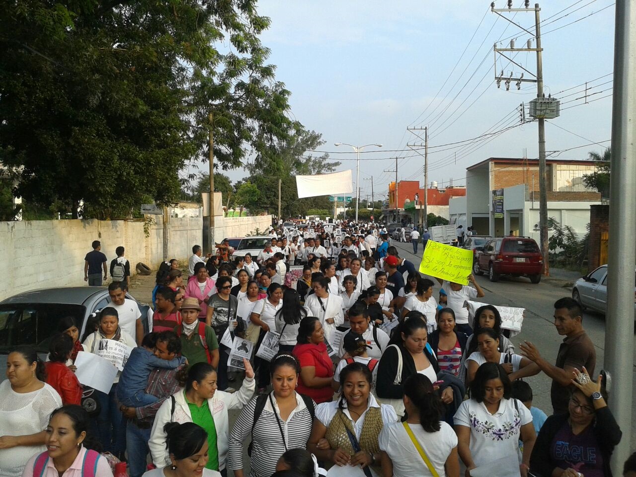 Sección 22 marcha  por caso Ayotzinapa en el Istmo
