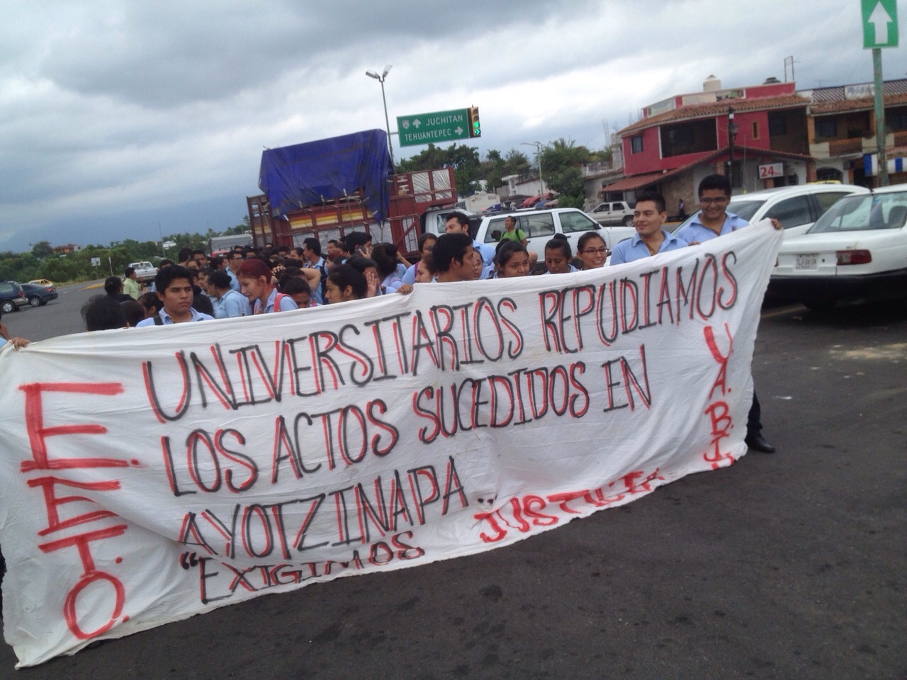 Continúan las manifestaciones de estudiantes en el Istmo por caso Ayotzinapa