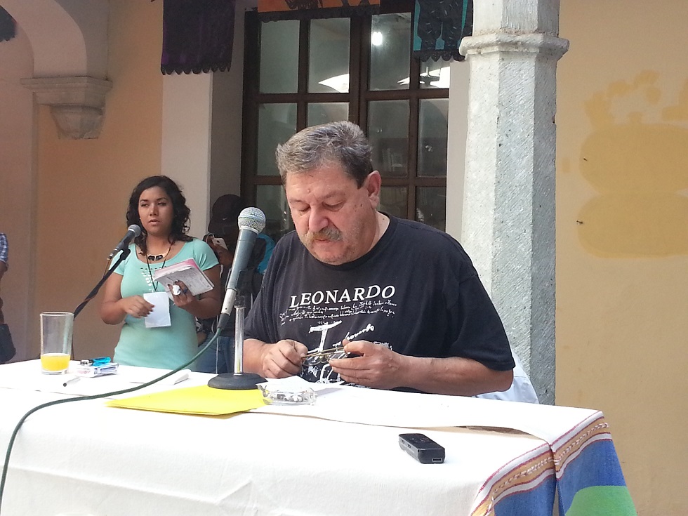 El escritor Paco Ignacio Taibo II desestima la lucha armada y se inclina por la desobediencia civil