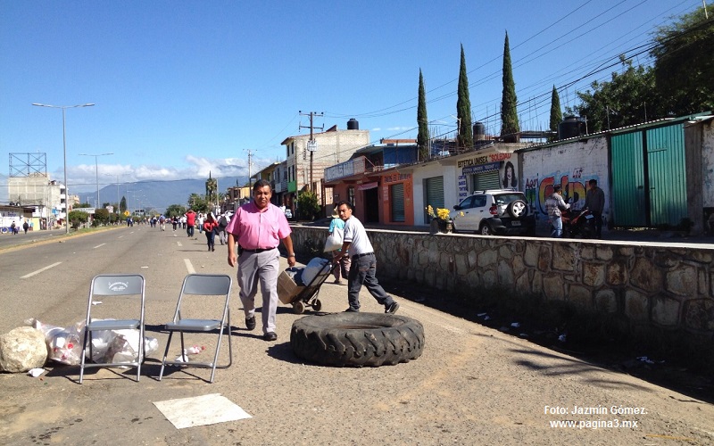 Comuneros de Trujano retiraron bloqueo al ceder a mesa de diálogo con la Segego