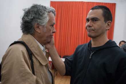 Laurence Maxwell se va del país y pide a Bachelet pronunciarse sobre Ayotzinapa