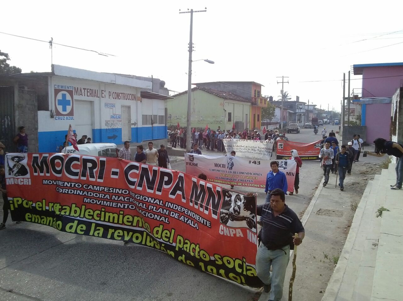 Visitan indígenas chiapanecos territorio zapoteca para exigir libertad para presos indígenas