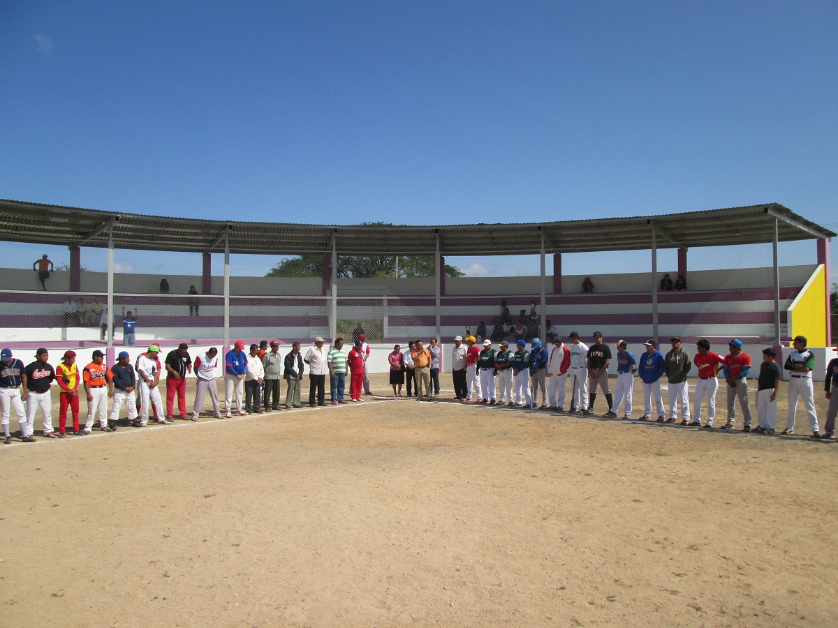 Alcalde ixtaltepecano, Rubén Antonio Altamirano, inaugura liga de béisbol independiente