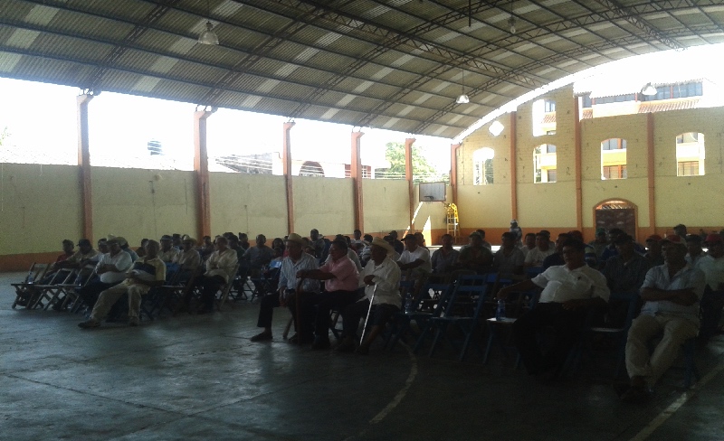 En asamblea, pobladores de Unión Hidalgo exigen a eólica Demex cumplir acuerdos