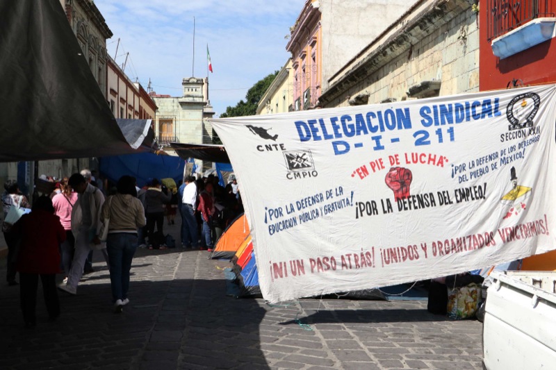 Amplían plantón en Zócalo de Oaxaca