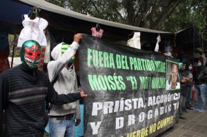 Protestan contra dirigente estatal del PVEM. Foto: EF/LAC/pagina3.mx