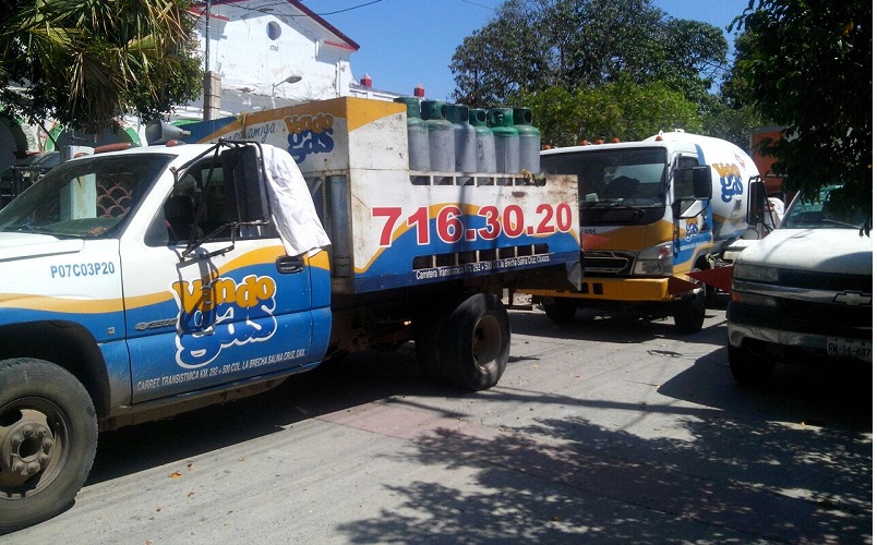 En Mixtequilla retienen camiones para exigir salida de Edil; llevan 3 días y nadie atiende
