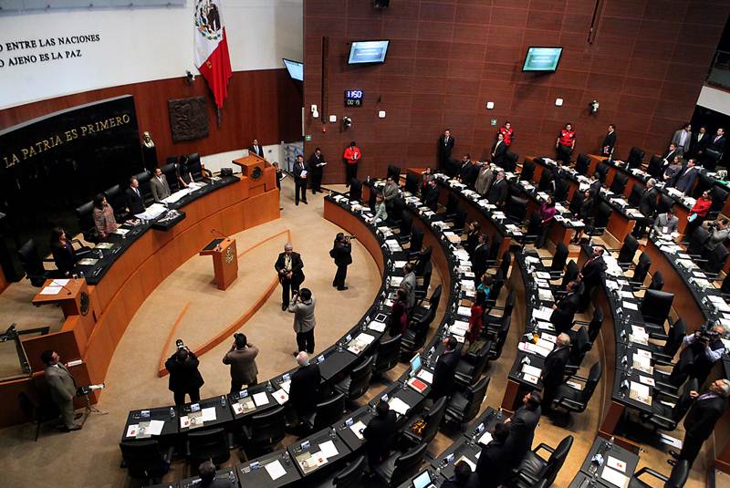 Los senadores se ponen “austeros”: se quitan 100 pesos del salario, y los bocadillos