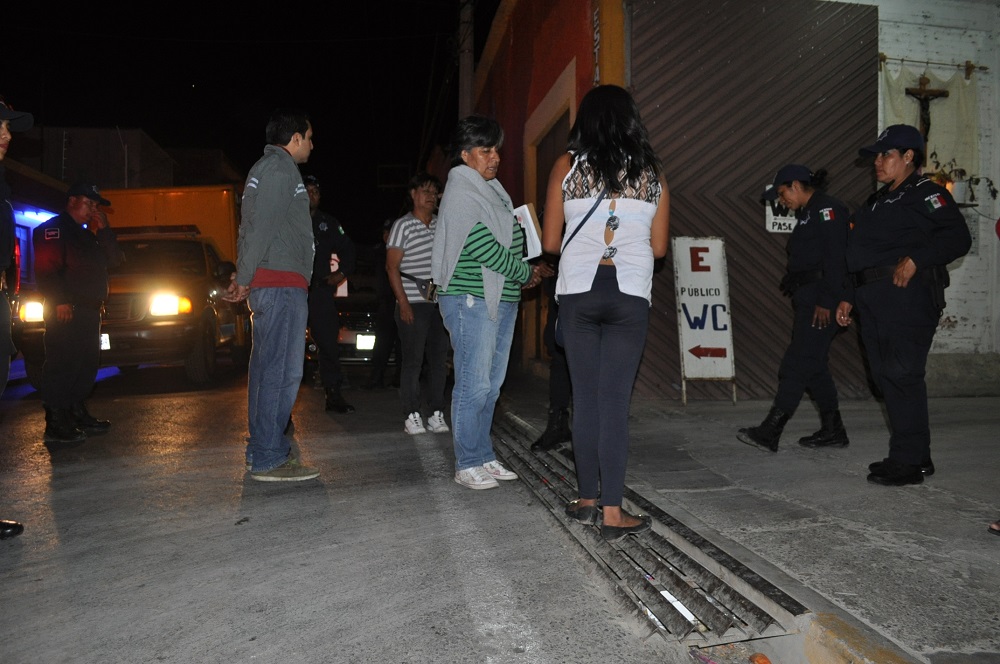Detiene Municipio a sexoservidoras por carecer de libreto sanitario