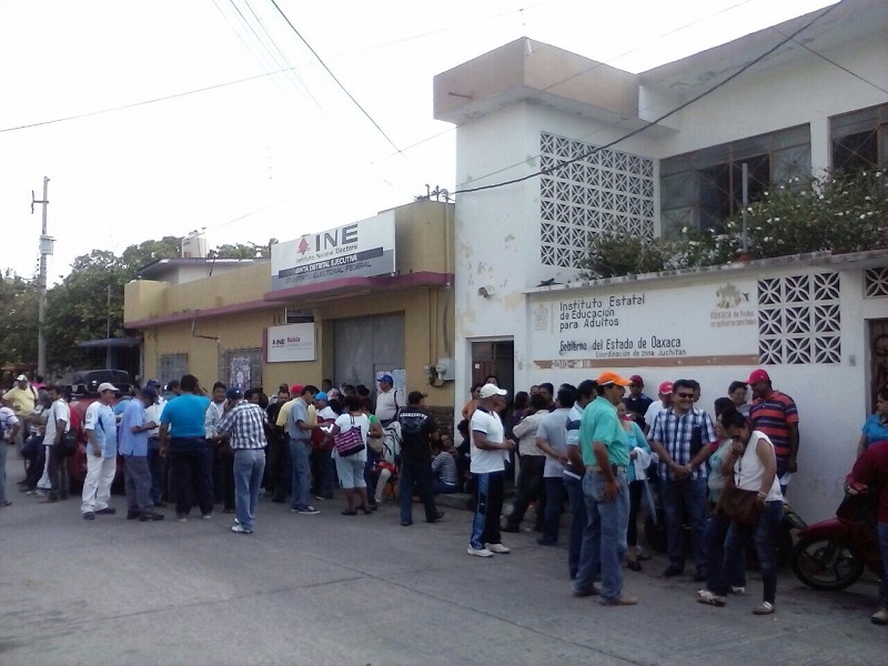 En el Istmo, la Sección 22 también bloquea oficinas del INE