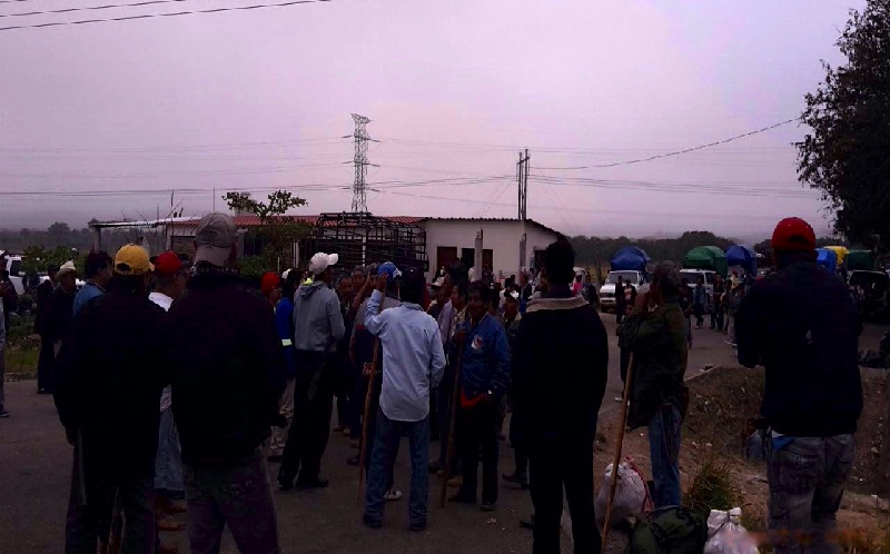 Continúa bloqueo de zoques en el Istmo; no hay acuerdos con gobierno de Oaxaca
