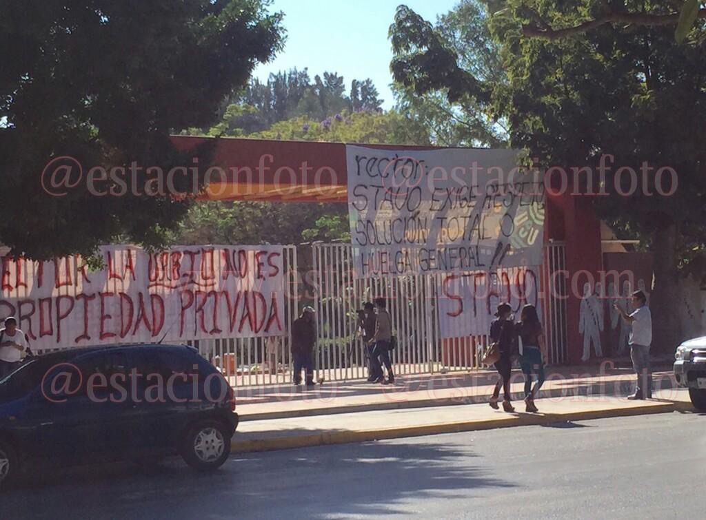 STAUO toma ciudad universitaria para reinstalar a 17 maestros