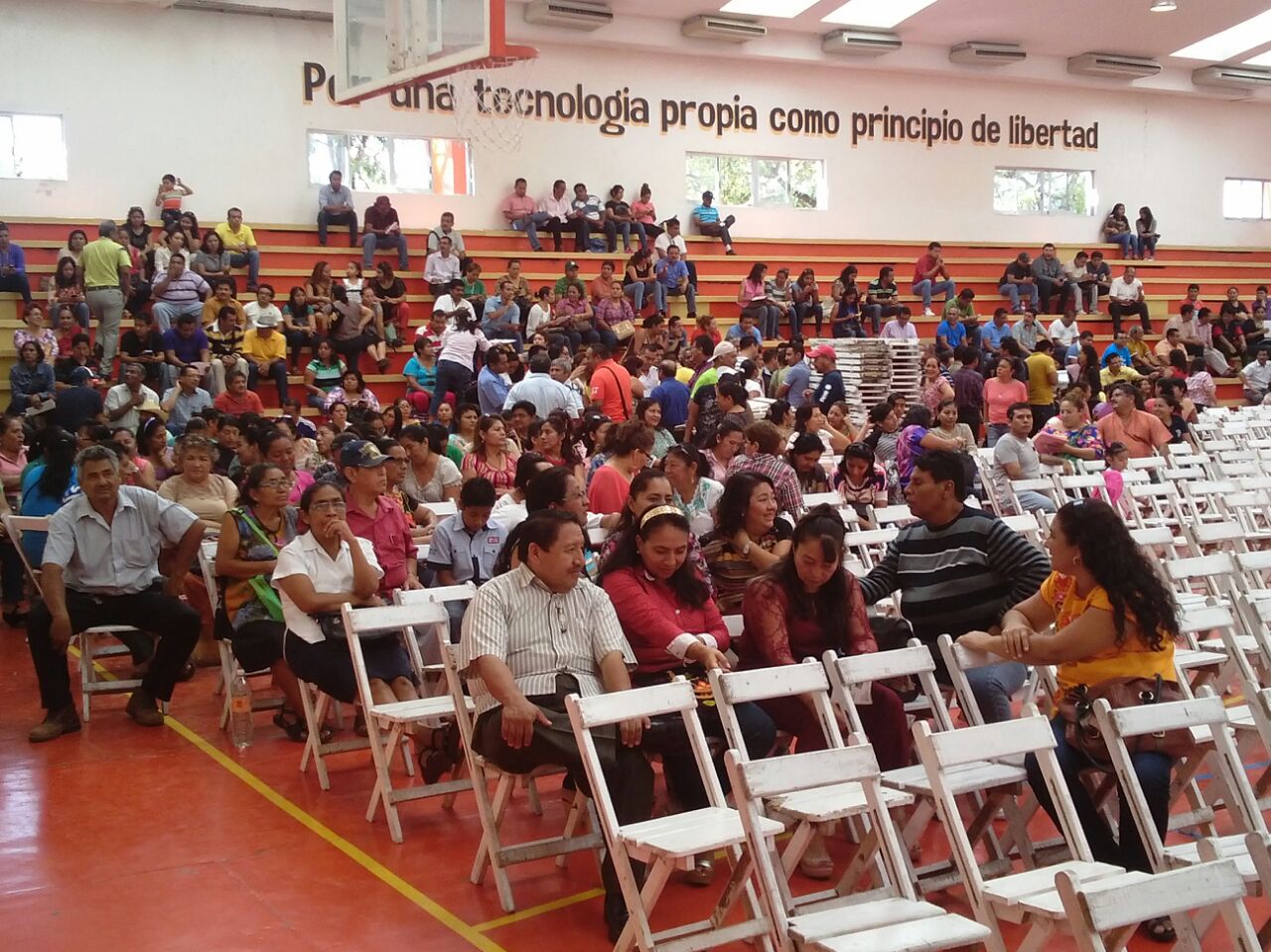 Realiza asamblea sección 22 en el sector Juchitán