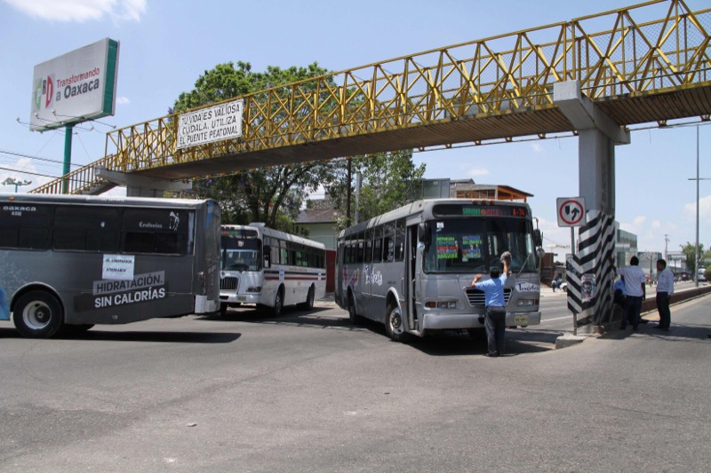 Concesionarios de transporte no pagan tenencias; se les tiene que retirar concesiones y no avalar aumento de tarifas