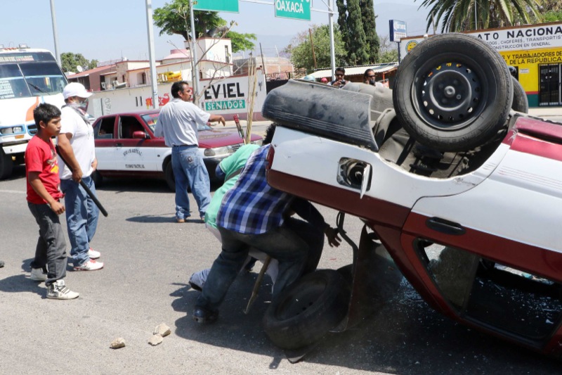 Historia fotográfica del enfrentamiento de taxistas en Oaxaca
