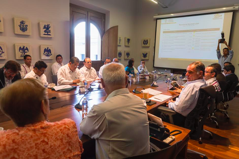 Exhorta Cué a funcionarios públicos cumplir con Declaración Anual de Situación Patrimonial 2015