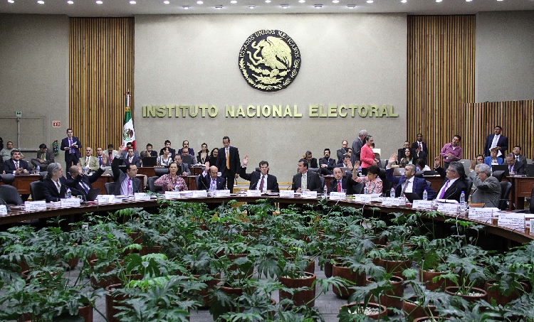 Un hecho: Multas del INE a partidos por precampañas, al CONACYT