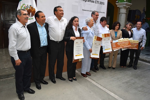 Participa Manuel Pérez Morales en entrega del Premio Estatal de Ciencia, Tecnología e Innovación 2015