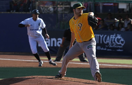 Del Campo guía al triunfo a Pericos de Puebla