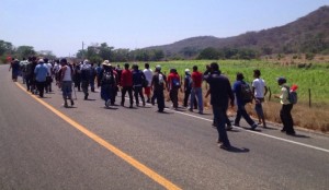 MIgrantes, buscando sensibilizar sobre el respeto a sus derechos. Foto: Diana Manzo/pagina3.mx