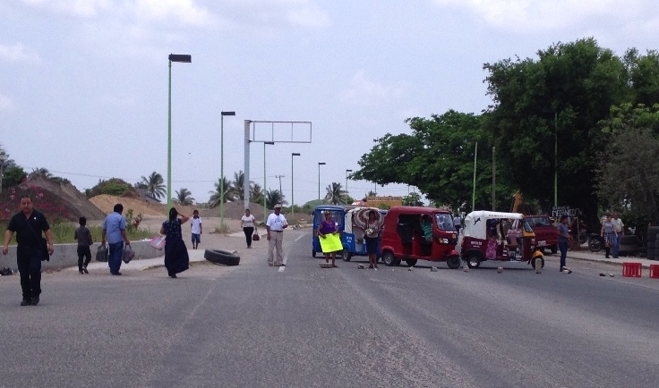 Defraudados en el Istmo bloquean la Panamericana; exigen apoyo a Senadores