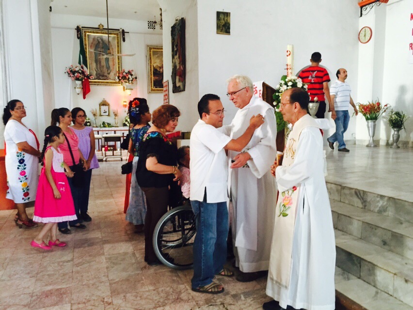 Candidato de MORENA recibe la bendición en eucaristía por Solalinde Guerra previo a su apertura de campaña