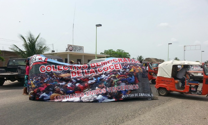 Sedesol no les cumple y bloquean carretera federal