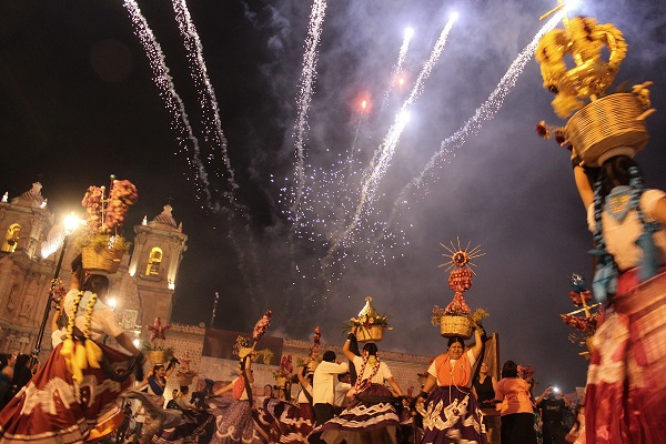 Festejan habitantes y visitantes de Oaxaca de Juárez 483 años de historia