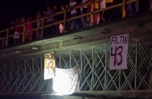 EXIGEN APARICION CON VIDA DE NORMALISTAS