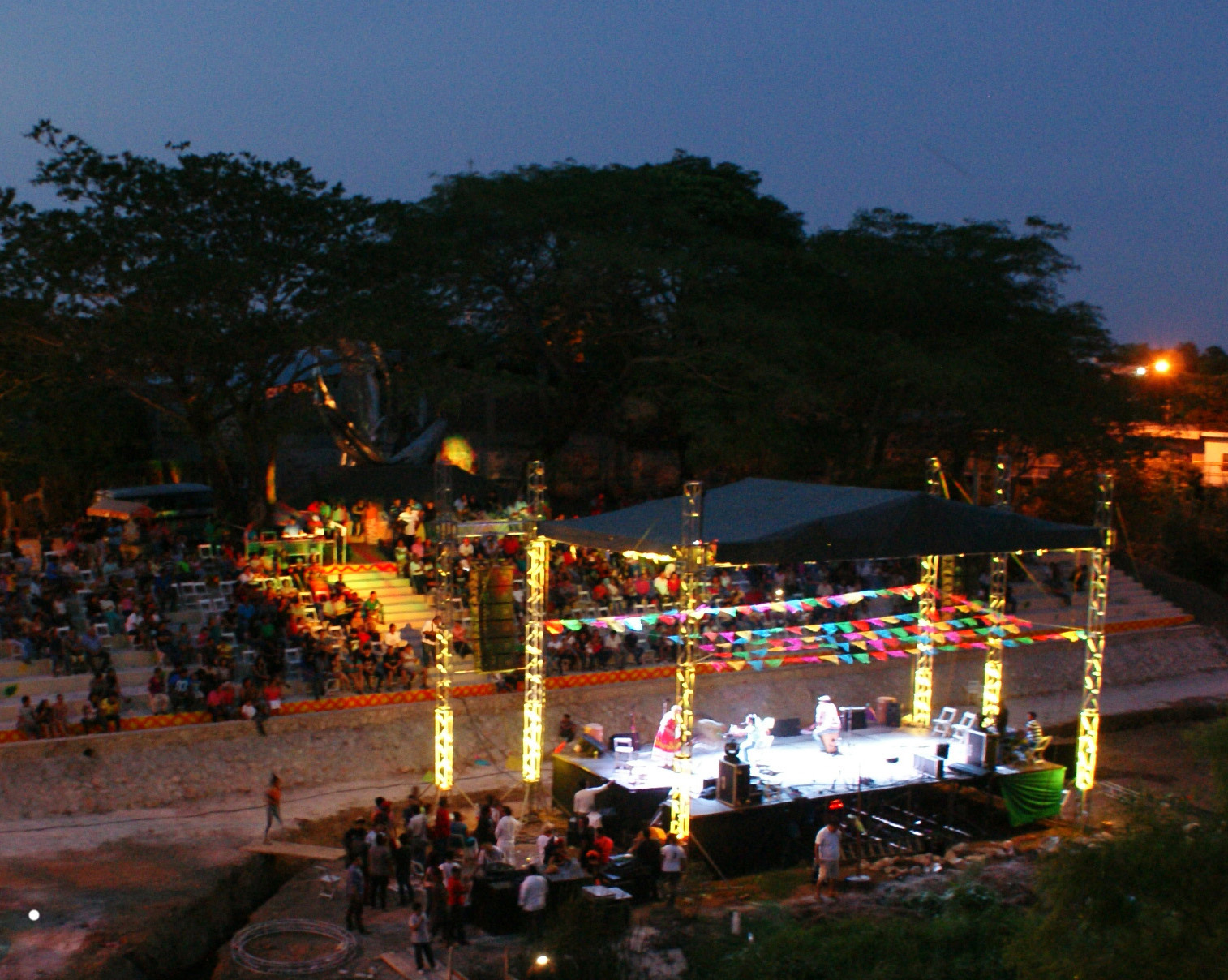 Celebran en Juchitán un cuarto de siglo del Festival del Río