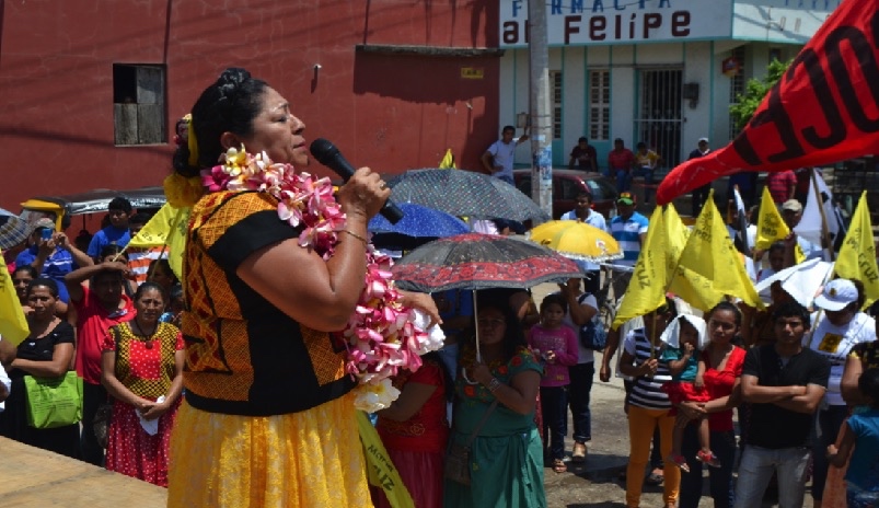 Respaldan grupos de la COCEI a María Cruz