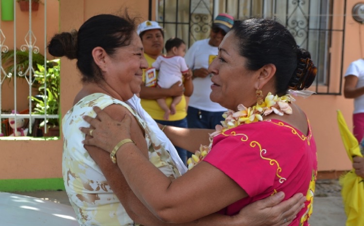 Impulsa María Cruz “voto útil” en secciones y colonias de Juchitán