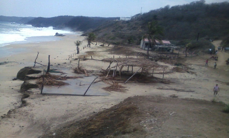 Zapotengo, Pochutla, afectado por mar de fondo y sin recibir ayuda gubernamental