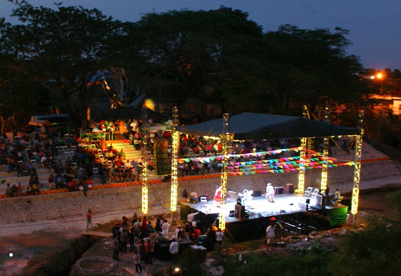 Celebran en Juchitán un cuarto de siglo del Festival del Río
