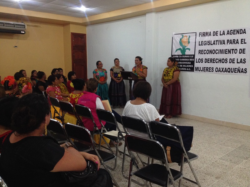 Impulsa grupo de mujeres 8 de marzo firma de agenda legislativa para el reconocimiento de los derechos de la mujer oaxaqueña