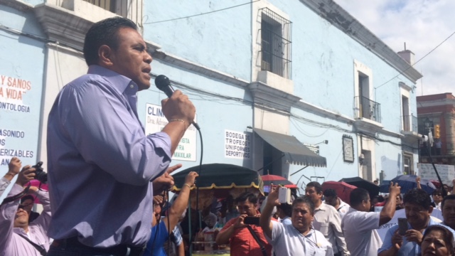 Marchan subsección 07 por calles de Oaxaca; encabeza Mario Félix Pacheco