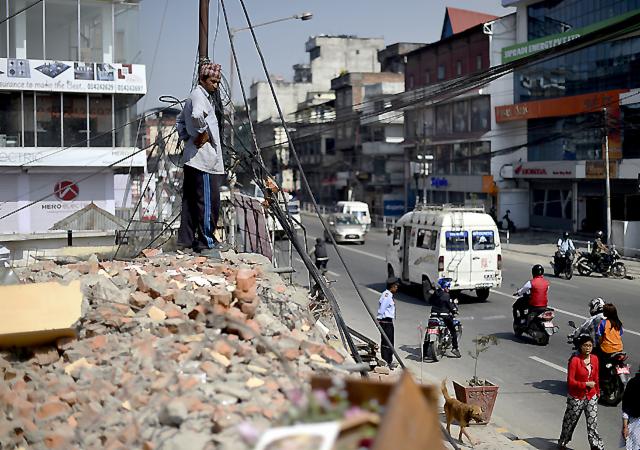 Reportan casi un centenar de muertos por nuevo sismo en Nepal