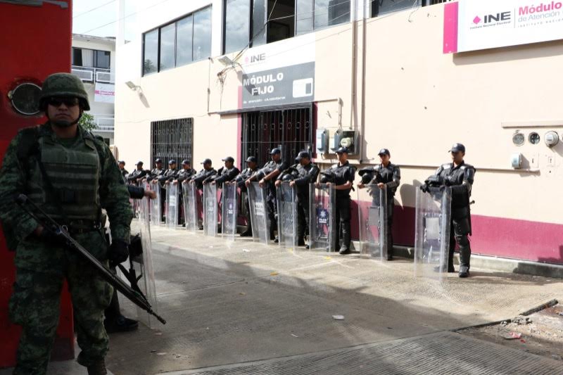 Consejeros del INE reprueban la militarización de las elecciones en Oaxaca