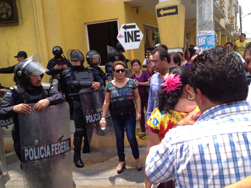 Aspirantes a diputados marchan para exigir elecciones extraordinarias