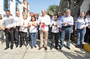 Entrega Javier Villacaña más de tres mil metros cuadrados de pavimento en la colonia la Cascada