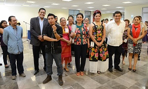Obras pictóricas y textiles de Salina Cruz engalanan el Congreso Estatal