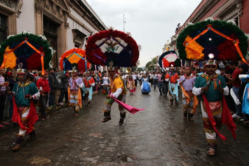 La Guelaguetza: espectáculo discriminatorio donde solo se promueve el Colonialismo