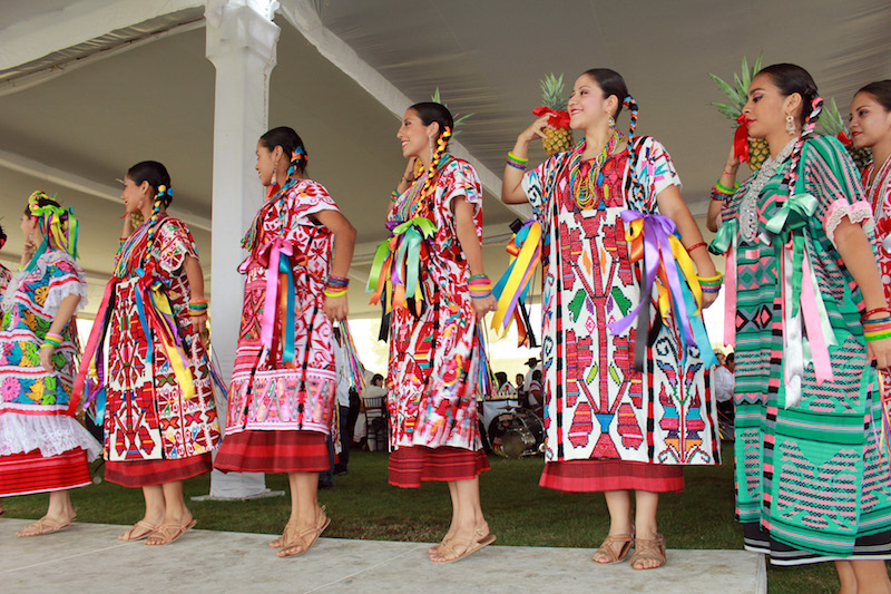 ¡Con encuentro de culturas, inició la Guelaguetza 2015!