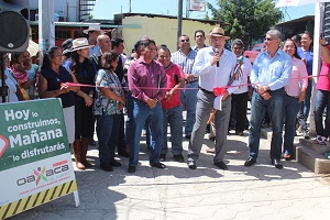 Con obra social, contribuye municipio a mejorar el entorno de familias de Montoya