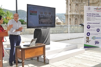 Inauguran Javier Villacaña y empresa CABLEMAS zona WiFi gratuita en la Plaza de la Danza