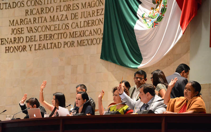 “En la rayita”, aprueban reforma electoral en Oaxaca: Dejan gobernador de 6 años