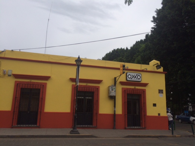 Locatarios de Mercado protestan en oposición a Oxxo