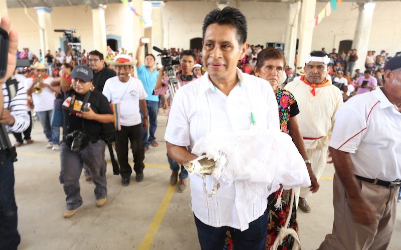 En ritual indígena, Edil de Huamelula se casó con una Princesa Lagarto